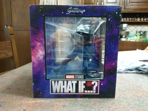 Statua Capitan America Zombie - Marvel What If... - Gallery Diamond Disney - Foto 6 di 7