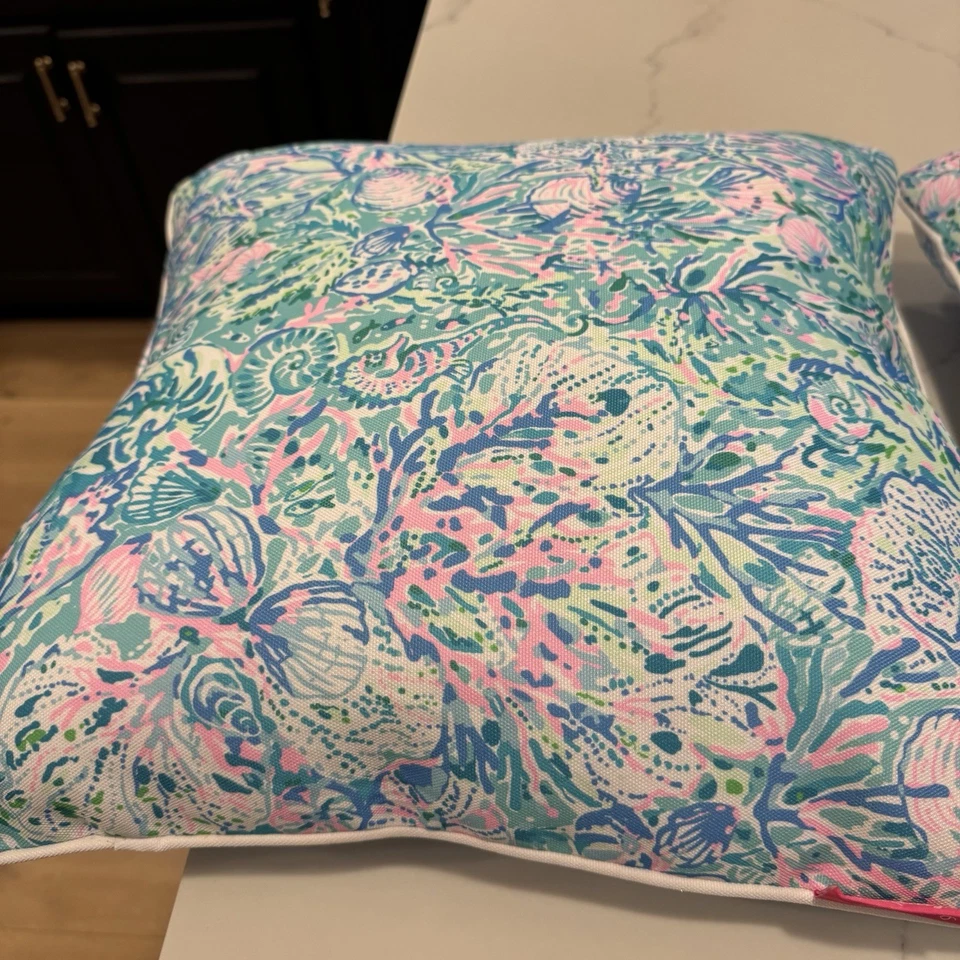Lilly Pulitzer NWOT Soleil It On Me Indoor Outdoor square Pillow Set Of 2!! - Image 3 of 4