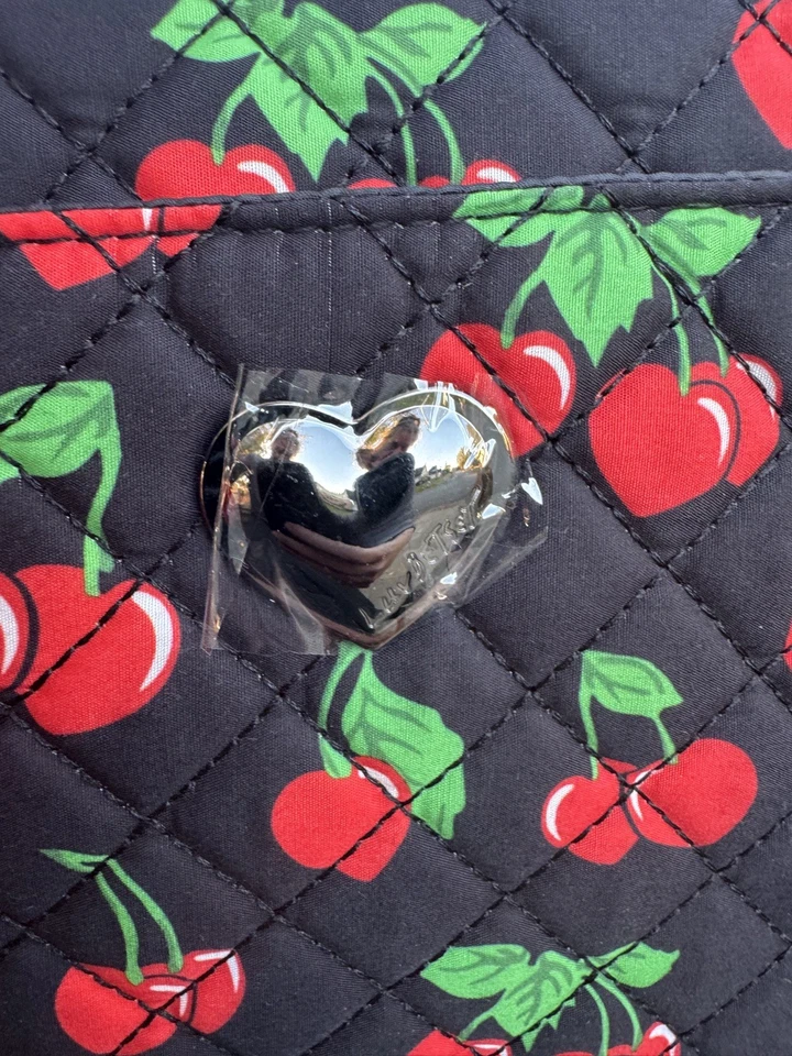 Стеганая спортивная сумка BETSEY JOHNSON Weekender вишня + брелок с помпонами LBKRUSH - Изображение 4 из 4