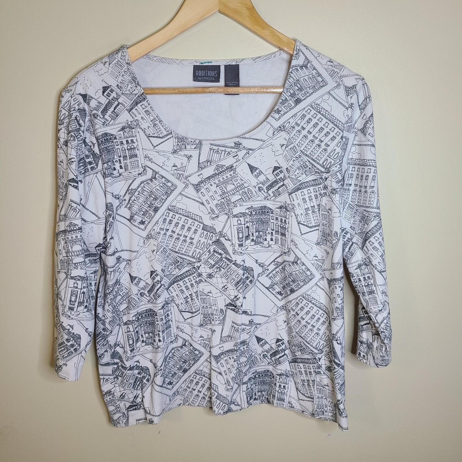 Additions by Chico's Women's Knit Top 3/4 Sleeve Beige Tee Cityscape sz