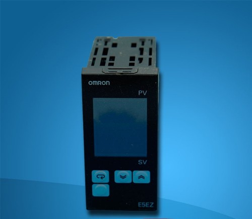 New Omron E5EZ-C3T Temperature Controller E5EZC3T In Box Expedited Shipping - Picture 3 of 3