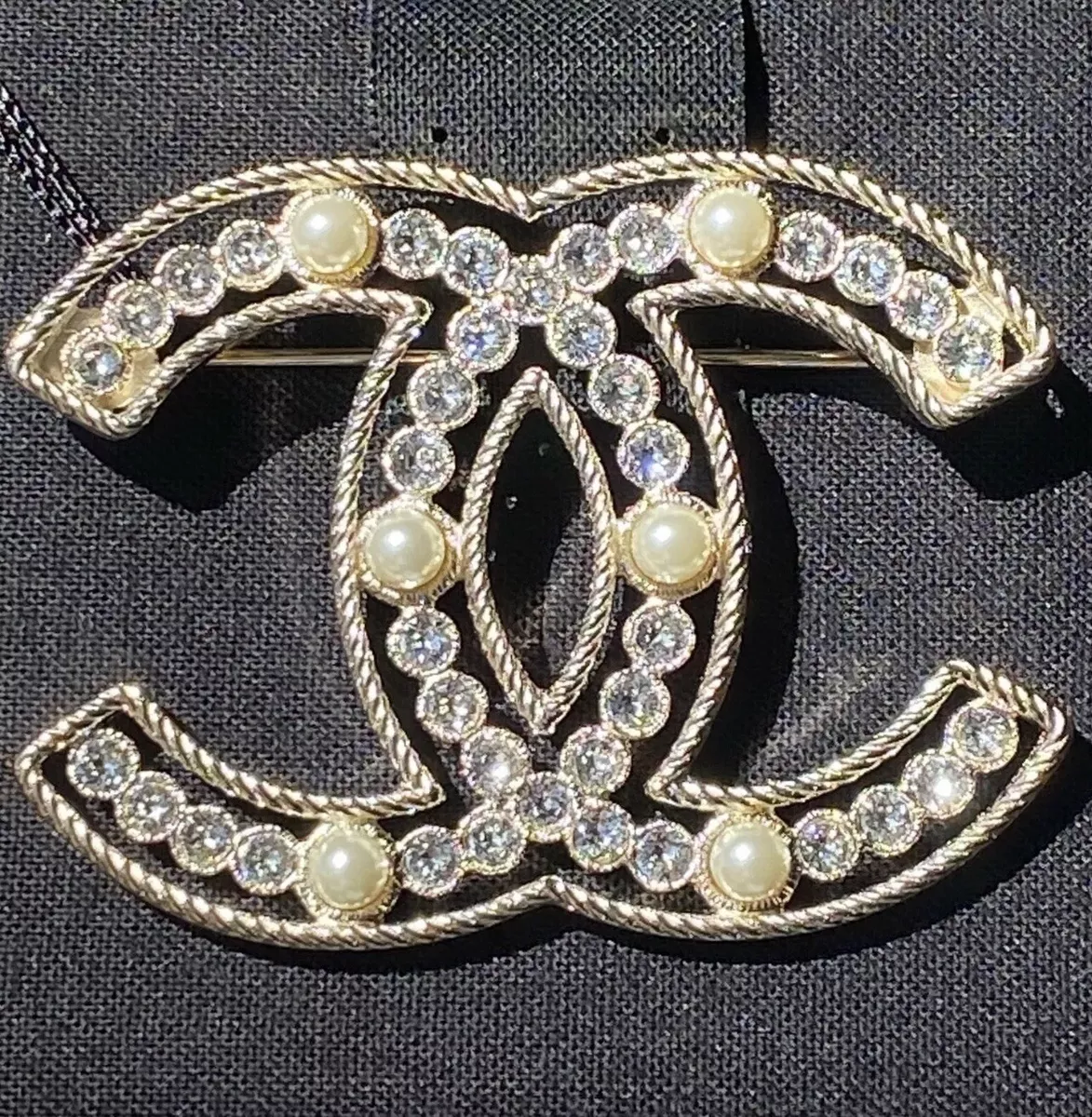 Chanel Brooch Pin Here Mark Rhinestone Gold