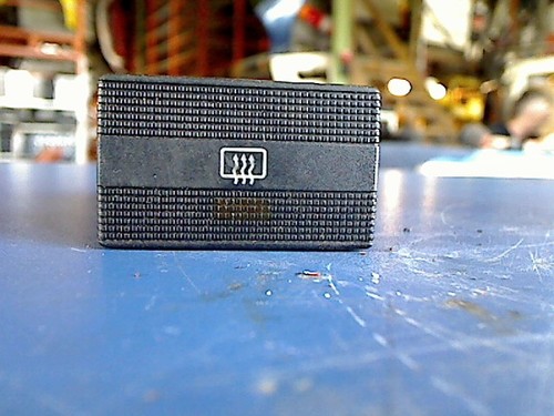 Schalter Fuer Beheizbareheckscheibe VW 3A0959621 35 I Passat Variant 1.9 TDI