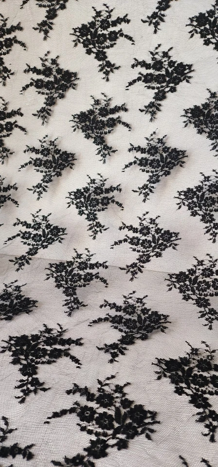 Tela de encaje francesa negra de lujo vintage patrón floral 59"x34" borde festoneado Foto 3 de 4