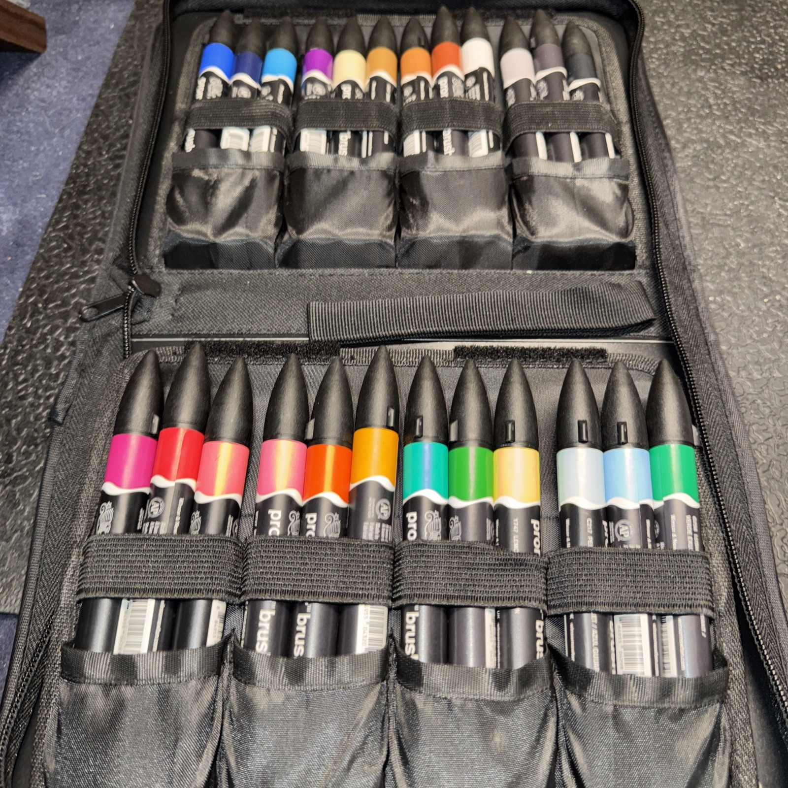 Winsor And Newton Promarker Brush Set With Carrying Case 24 Count