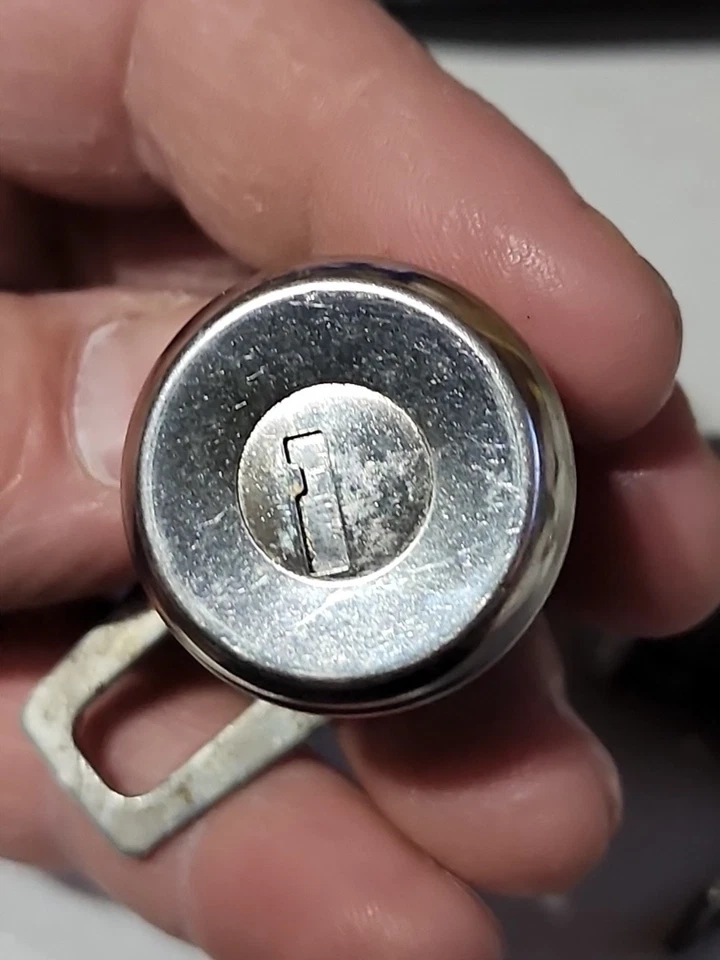 Chevrolet Oldsmobile Pontiac 1960-1969 juego de cilindros de cerradura de puerta con 2 llaves nuevo de lote original GM Foto 2 de 4