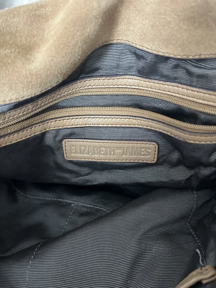 Cartera bandolera/hombro de gamuza Elizabeth and James, marrón, detalle de cuero suave Foto 4 de 4