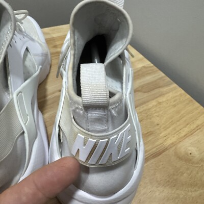 Nike Air Huarache Triple White Men display picture 2