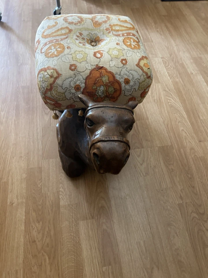 Banqueta vintage de madeira esculpida em camelo ajoelhada bronzeada, - Imagem 3 de 4