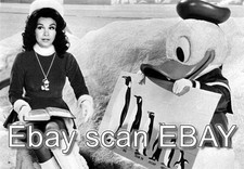 ACTRESS SINGER ANNETTE FUNICELLO  CHRISTMAS   8X10 PHOTO ce-88