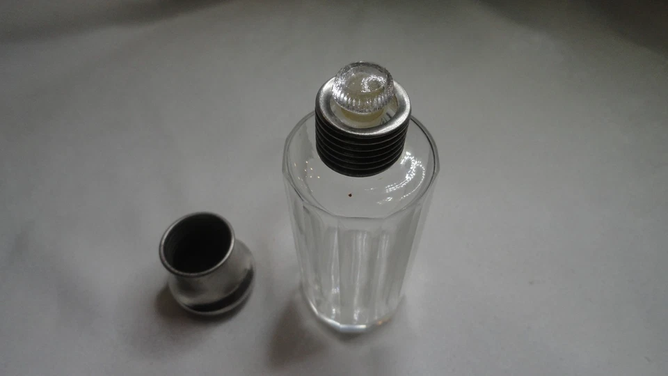 ancien FLACON à parfum en CRISTAL  du 19-20e Bouchon métal argenté ou chromé - Photo 4/4