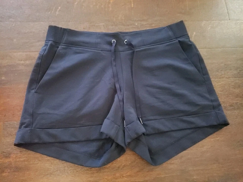 Pantalones cortos deportivos Athleta Midtown con puños azul marino talla 12 bolsillos para mujer Foto 4 de 4