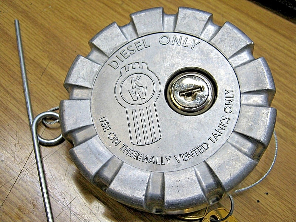 FUEL STOLEN ? GET A NEW KENWORTH LOGO LOCKING FUEL CAP w/ 2 KEYS