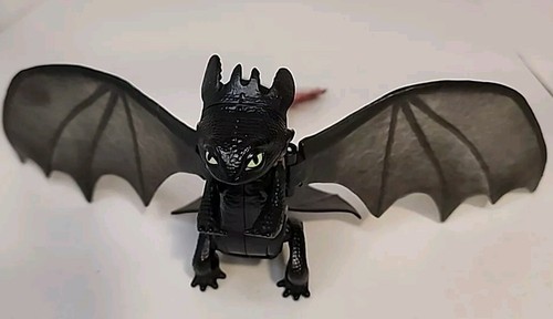 How to Train Your Dragon Toothless Night Fury Lunge Attack 2013 DWA LLC - Picture 2 of 5