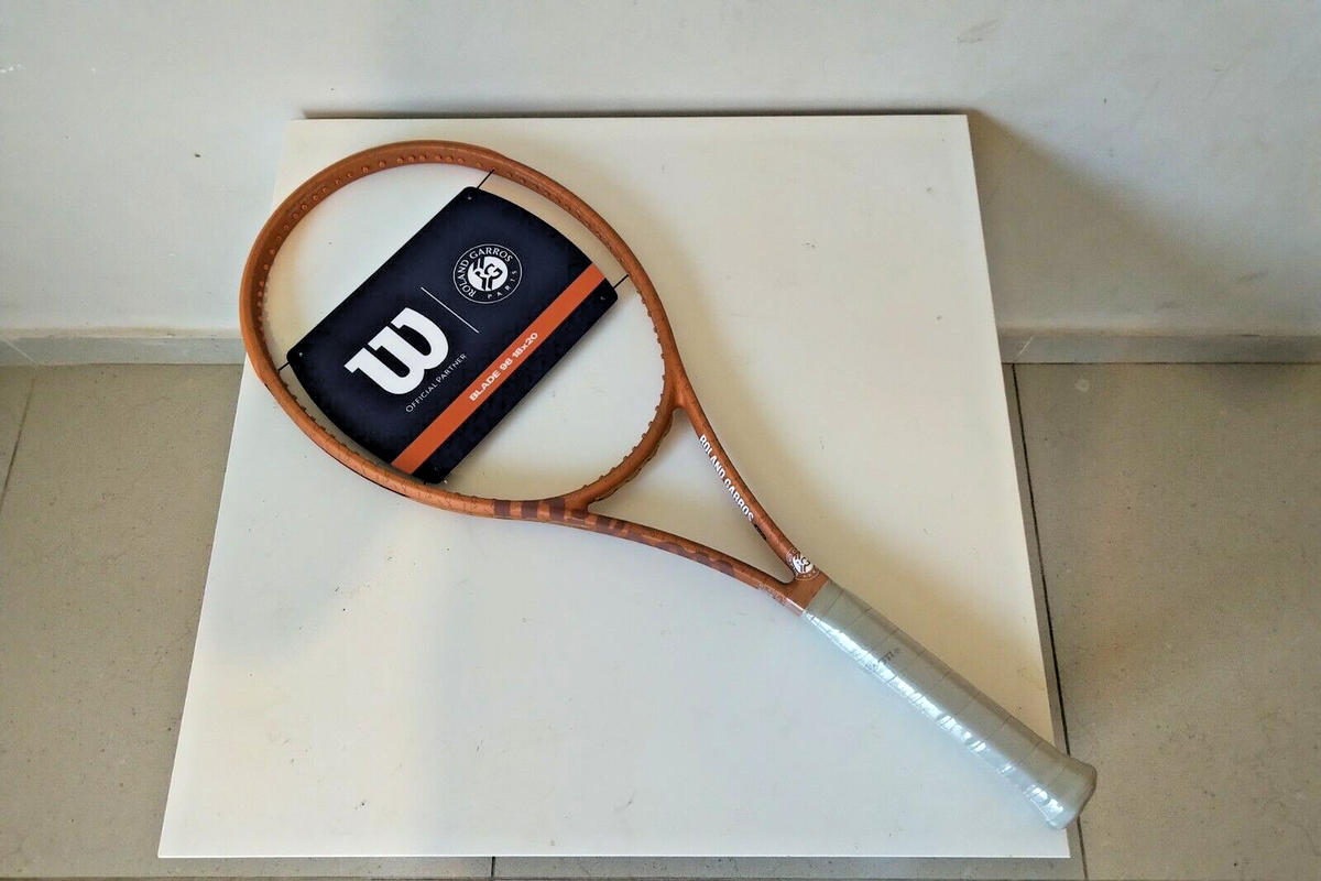 New Wilson Blade 98 v8 305 Gr 4 1/4 18x20 RG Limited edition | eBay
