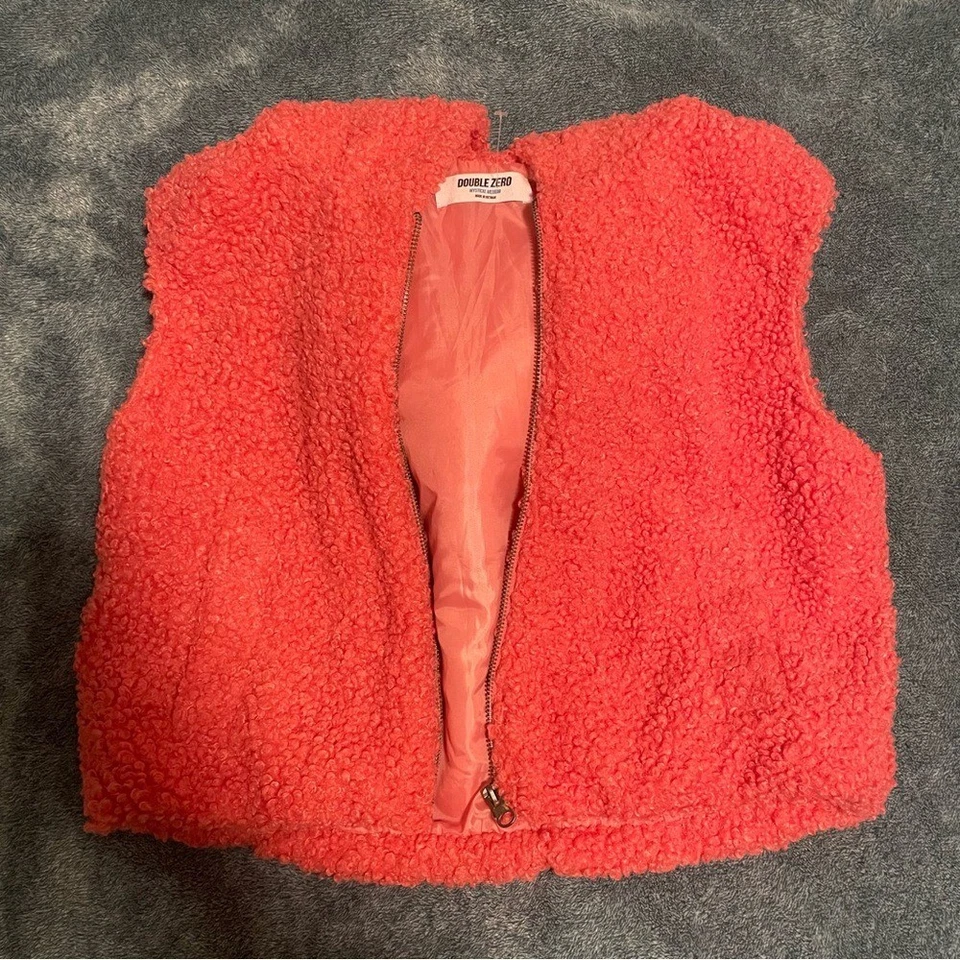 Cozy Coral Sherpa Vest with Hood size Medium Boutique Brand - Image 2 of 4