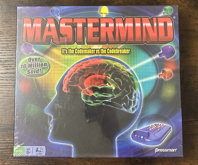 Hasbro Mastermind: Codemaker vs. Codebreaker VTG Peg Game Brand New