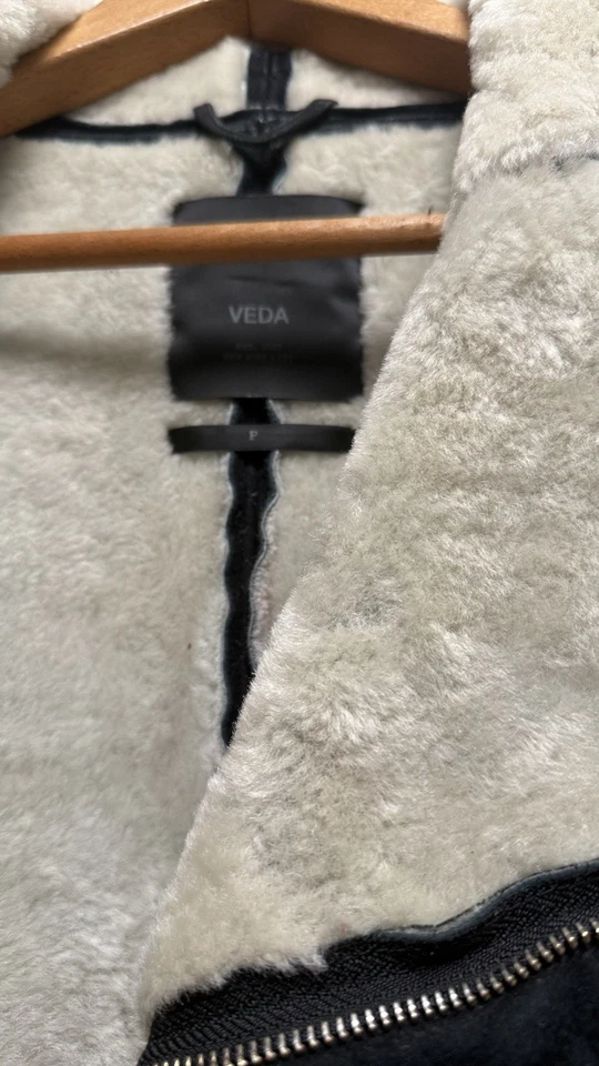 VEDA Womens Moto Leather Jacket Black Cropped Buttery Soft  Sz Small - Image 3 of 4