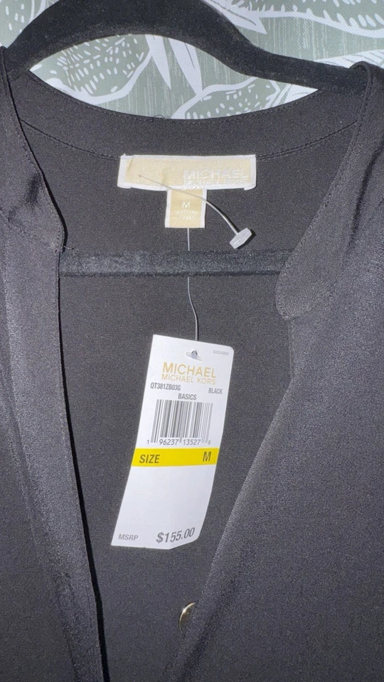 Macacão Michael Kors preto tamanho médio feminino manga curta perna larga - Imagem 3 de 4
