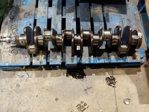 International DT466E Diesel Engine Crankshaft 2000 Standard
