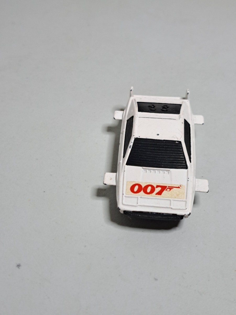 ミニカー Corgi Classics 007 Lotus Esprit & Jaws James Bond 007 Collection Corgi Classics Lotus Esprit & Jaws