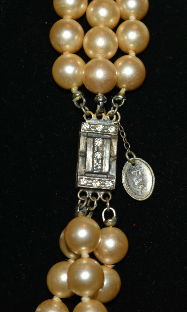 ☆【VINTAGE HOLLYWOOD】☆Gemstone Silky Pearl Necklac.e☆ JACKIE KENNEDY'S 3 STRING PEARL NECKLACE FRANKLIN MINT
