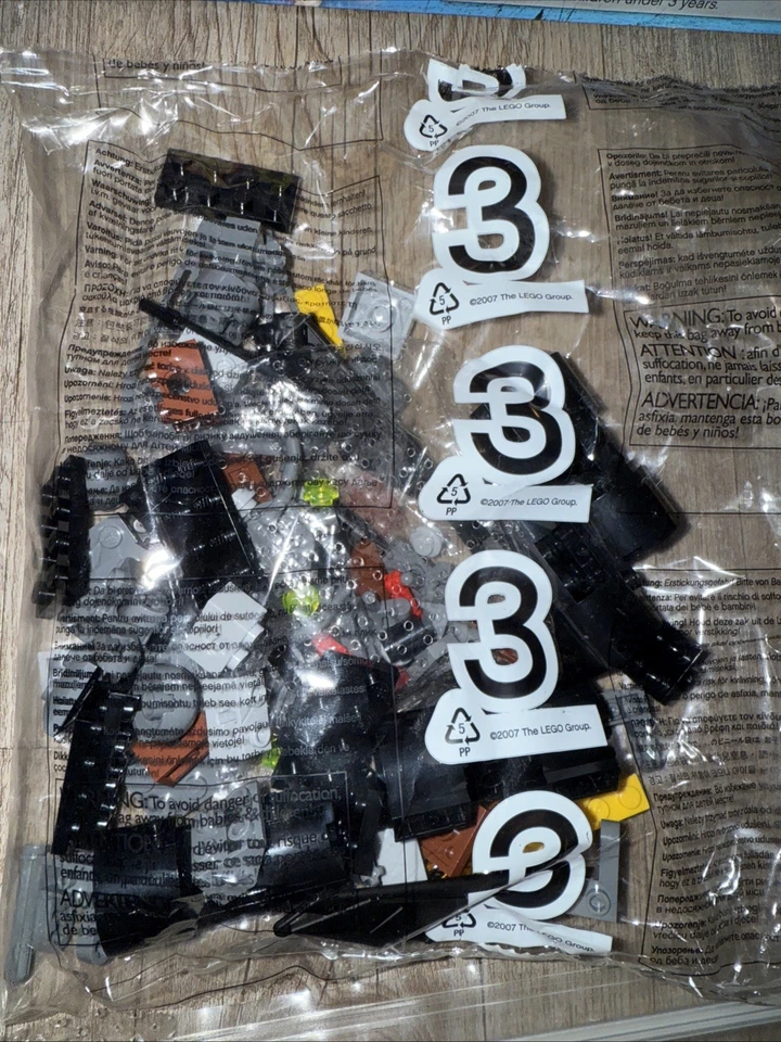 Набор запечатанных мини-фигурок LEGO Space Police 5972 Space Truck Getaway - Изображение 3 из 4