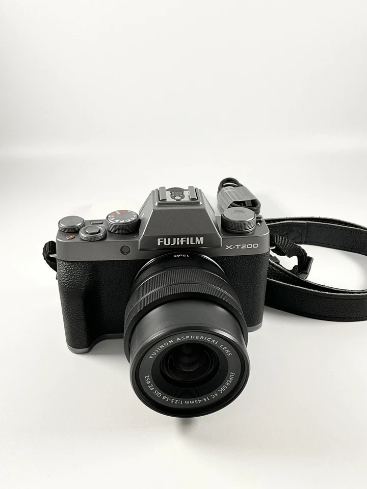 Fujifilm X-T200 24.2MP Mirrorless Camera Dark Silver XC 15-45mm OIS PZ Lens Boxe, photo 1 of 5