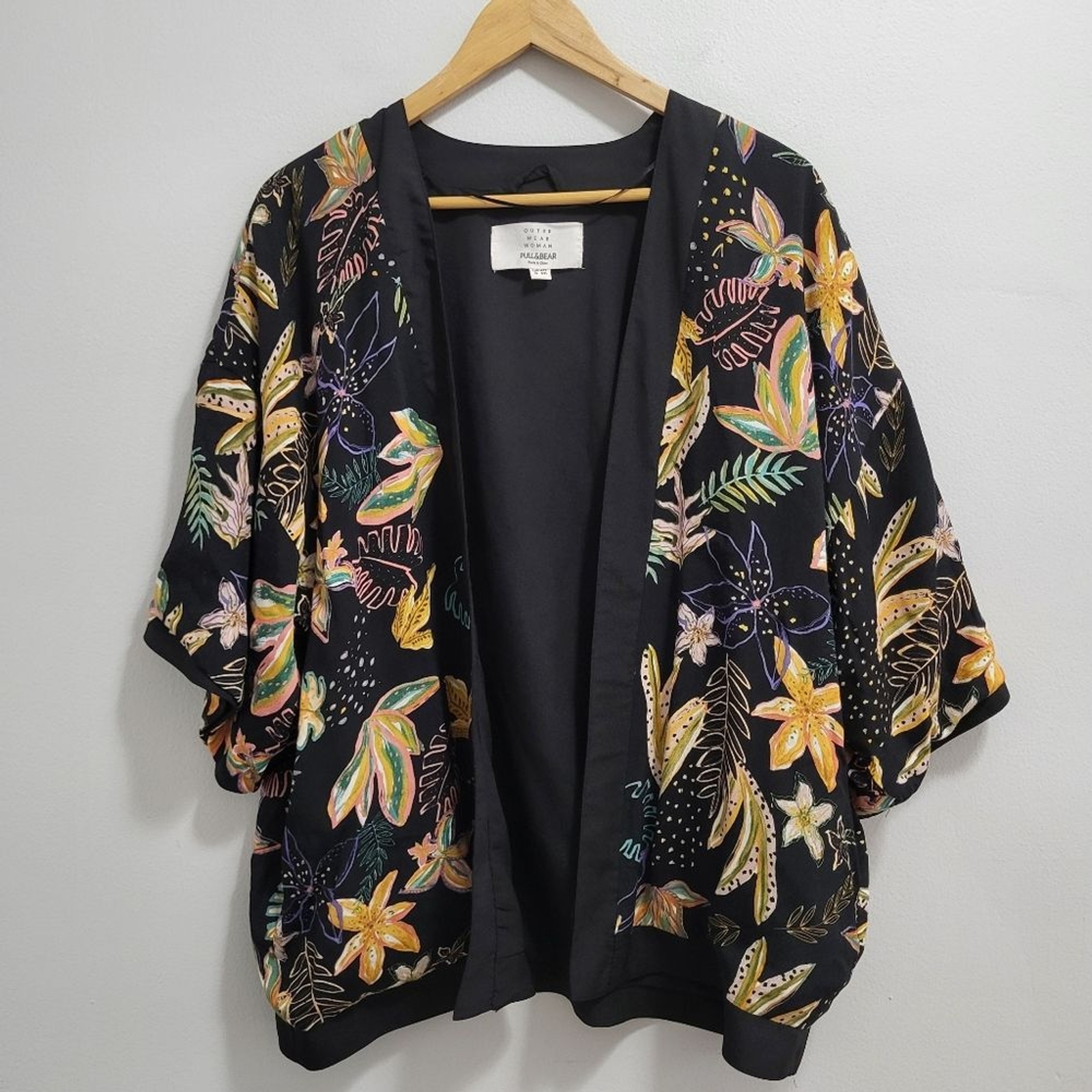 Chaqueta Pull and Bear Kimono Estampado Estilo Abierto Floral Talla Pequeña