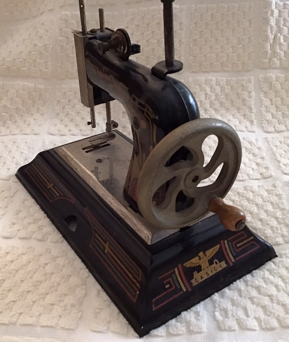 1940's German Casige Toy Sewing Machine, Art Deco, Model 1025