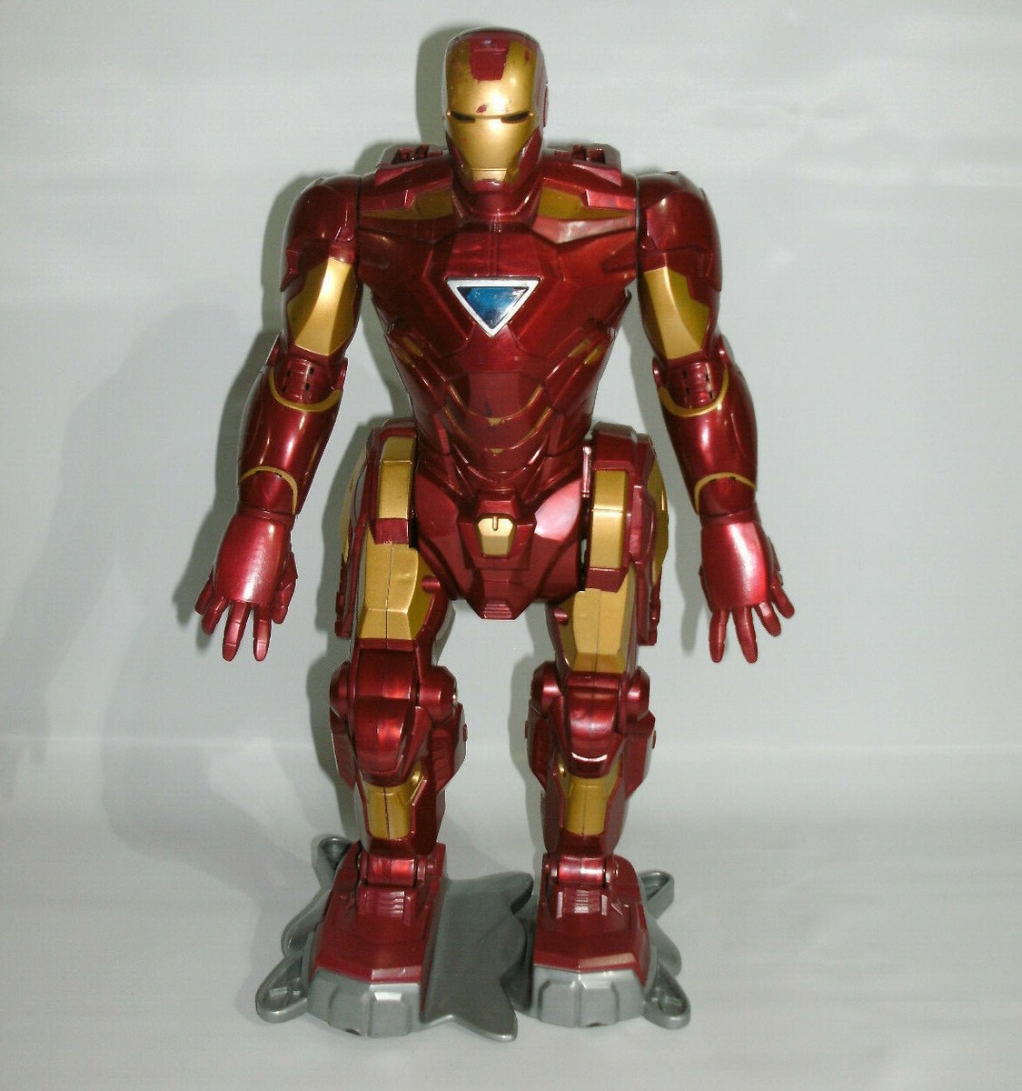 2009 Hasbro Marvel Avengers Walking Talking Iron Man Action Figure WORKS  READ