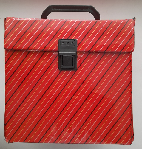 Vintage 1970's 7" Vinyl Record Carry Case - Red - Holds 50 (CONTAINS NO RECORDS)
