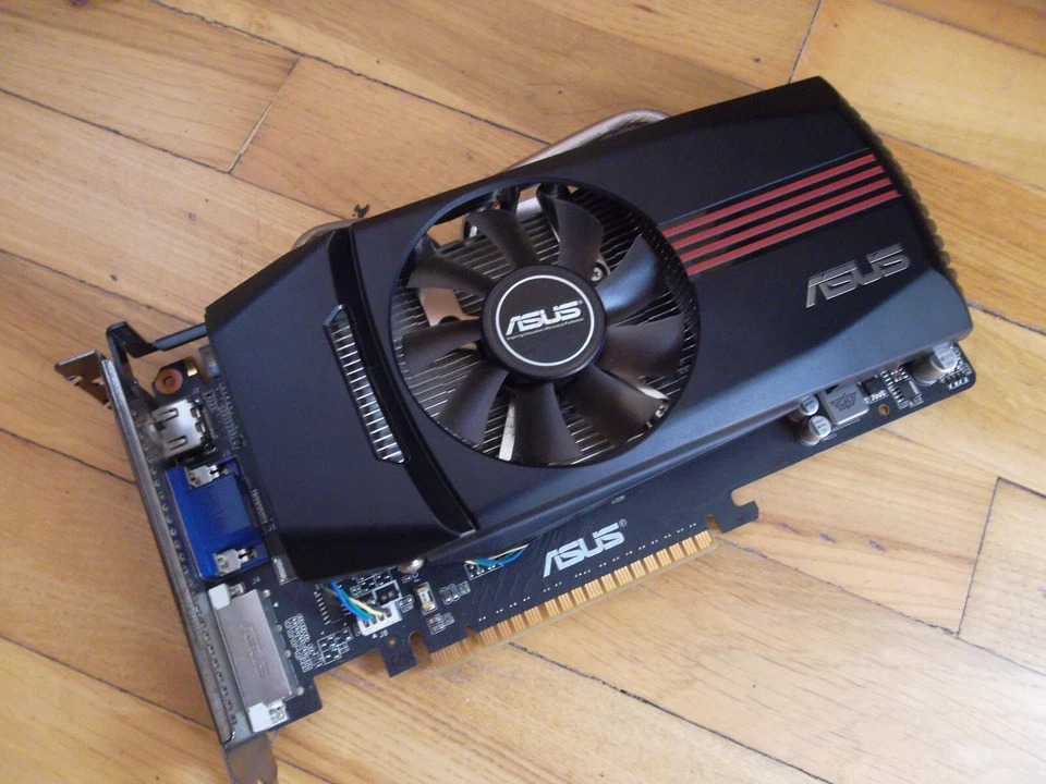 ASUS Nvidia GTX 550 Ti GPU, 1GB GDDR5 PCIe Video Graphics Card - Image 2 of 4