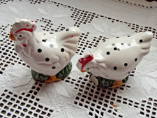 Anciennes Salières Poivrière en PORCELAINE Représentant un coq et une poule