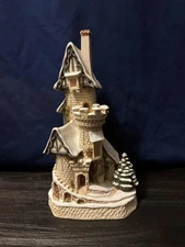 Uncle Scrooge's Christmas Castle DWF02 - 2003 David Winter NO BOX