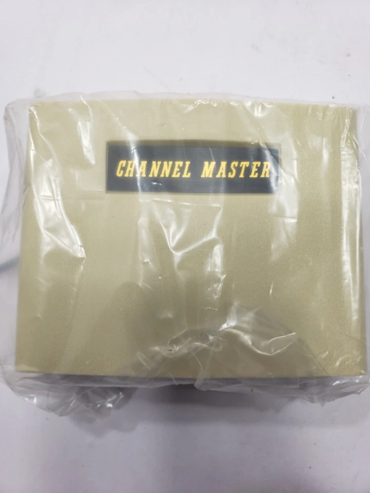 Vintage Channel Master Spartan Indoor Antenna Amplifier 5 Port Model 0018A - Image 2 of 4