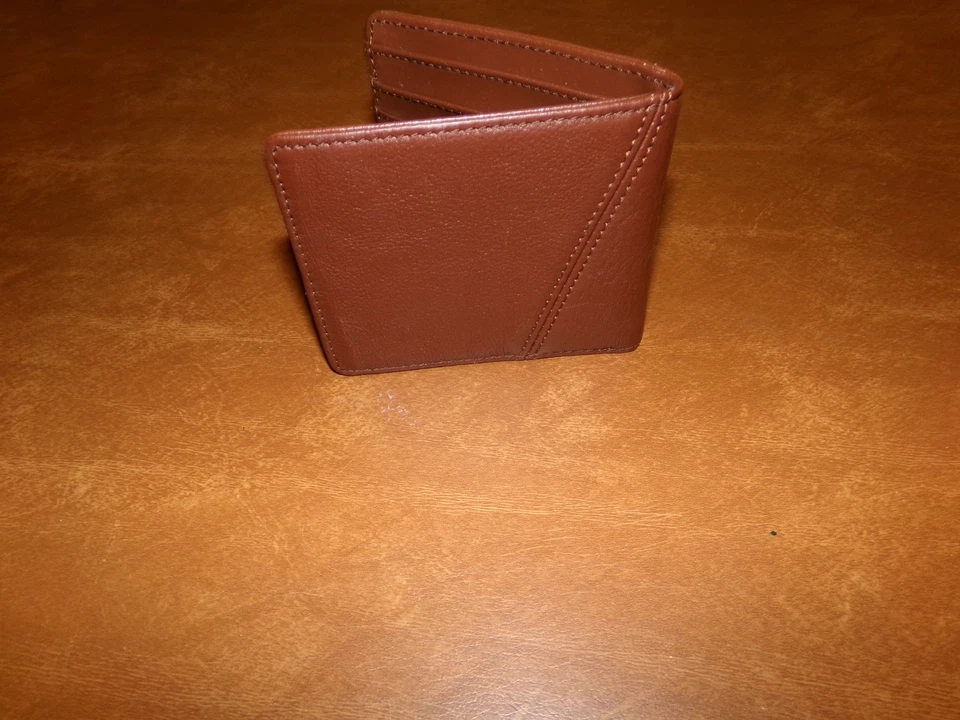 NWOT Mens Bi- Fold Volcom Leather Wallet Brown With Five Credit Card Slots - Image 3 of 3