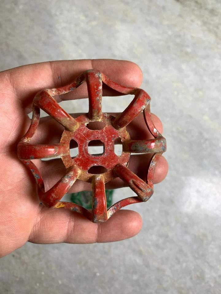 Antiguo juego vintage de 5 perillas de manija de válvula de metal con espiga exterior de manguera de agua Foto 4 de 4