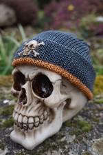 67054  FIGURINE TETE  DE MORT CRANE CASQUE BONNET MARIN  GOTHIQUE HEROIC FANTASY