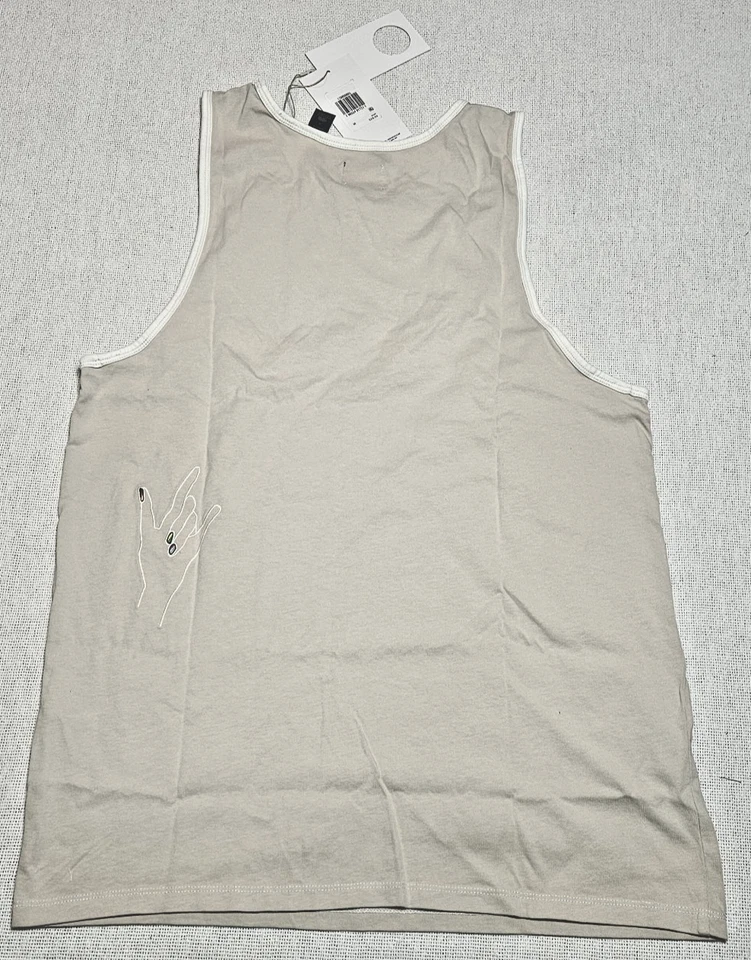 Camiseta Regata Dockers Bege Sem Mangas Feminina Bordada Média NOVA - Imagem 4 de 4