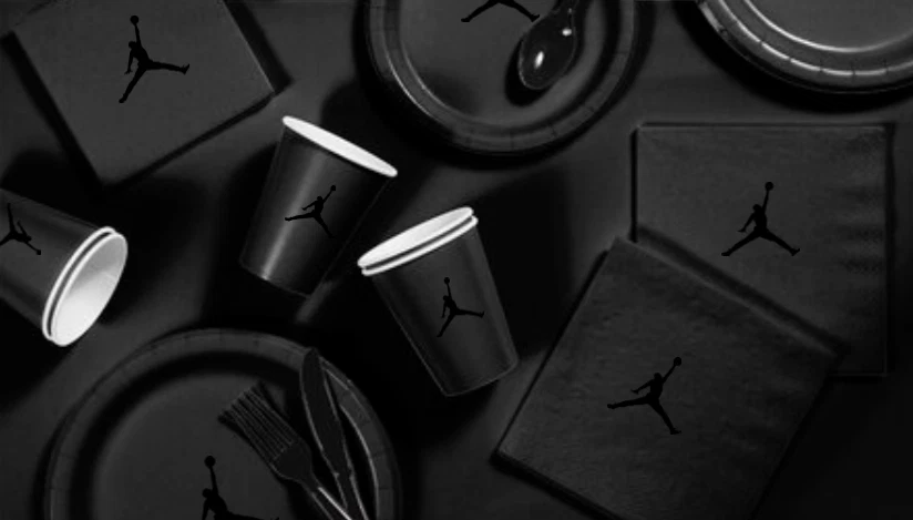 Juego de platos de fiesta de papel para zapatos personalizados, negro, 60 unidades, tema de baloncesto, Jumpman Foto 2 de 4