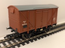 Bachmann Branchline 38-180B BR 12T Plywood Fruit Van Early Bauxite OO Gauge