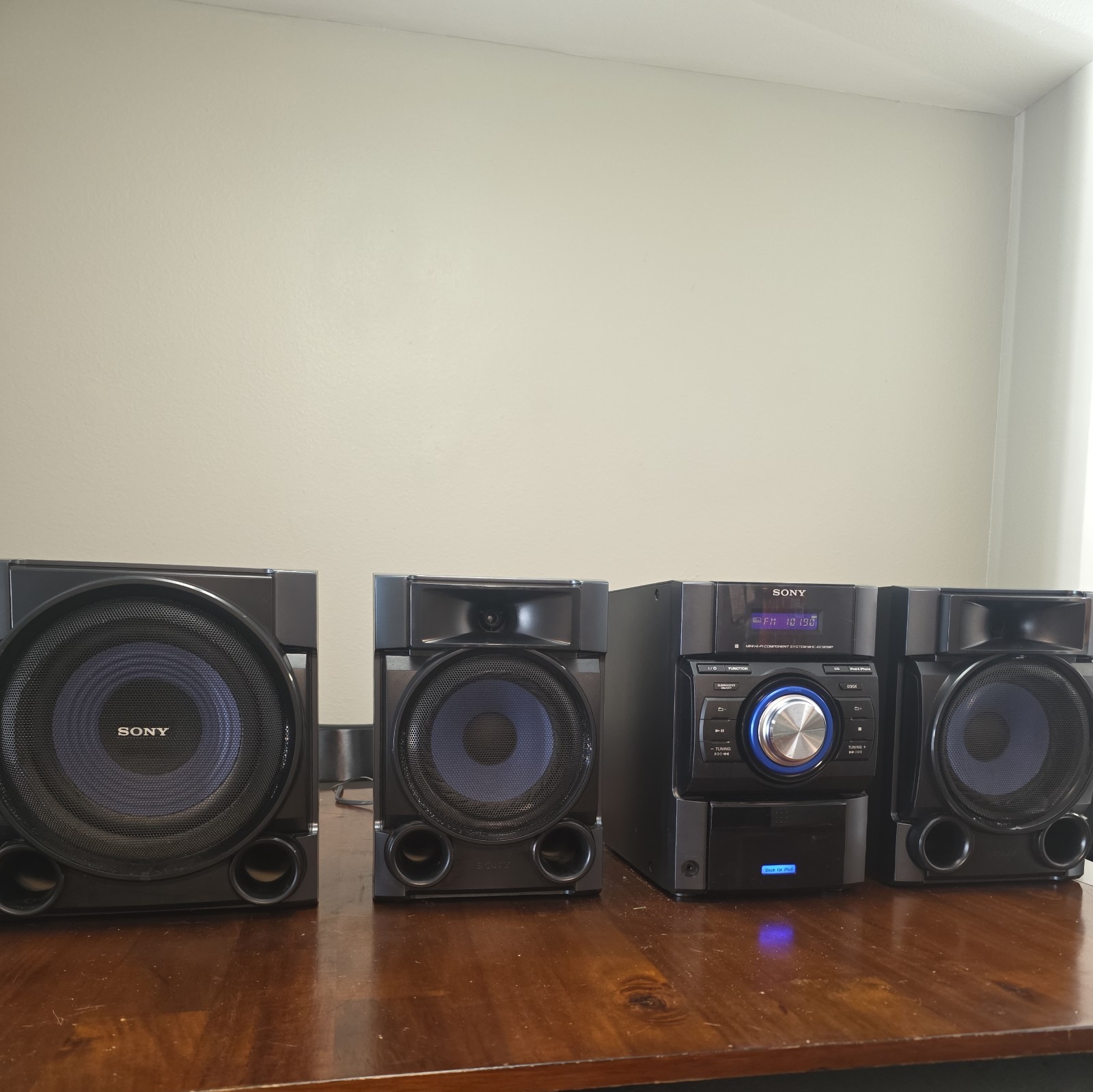 Sony MHC-EC909iP Hi-Fi System w/ remote and 3 Speakers AM/FM