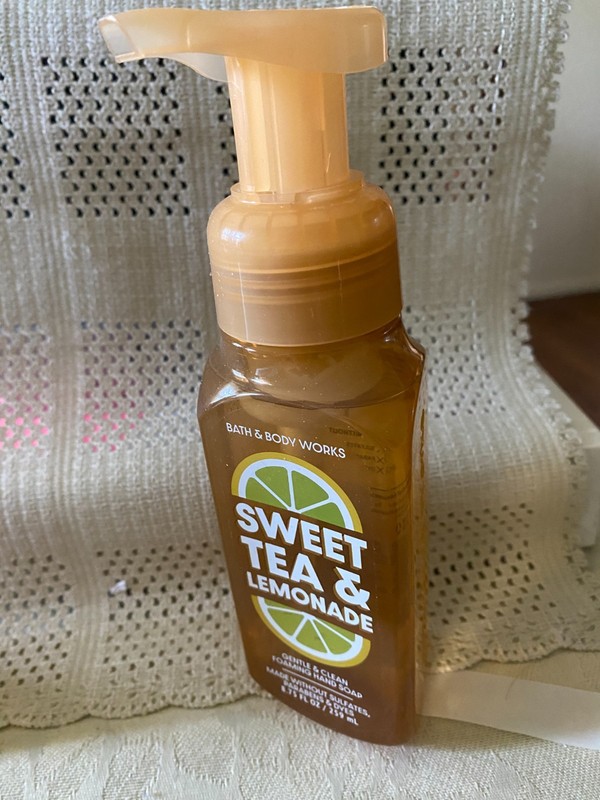 1 New bath & Body Works Sweet Tea and Lemonade foaming Hand Soap 8.75 oz.