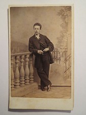 Kellinghusen - stehender Mann im Anzug - Portrait / CDV