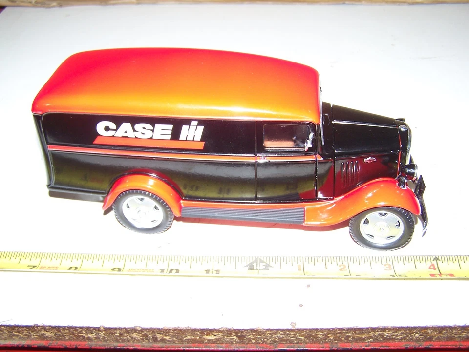 1935 Chevy CASE IH Service Truck Crown Premiums 1:24 Precision NIB Diecast NICE! - Image 2 of 4