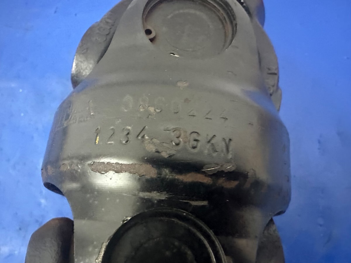 VOLVO PENTA UNIVERSAL U-JOINT & BOLT 3860224 | eBay VOLVO PENTA UNIVERSAL U-JOINT & BOLT 3860224 | eBay