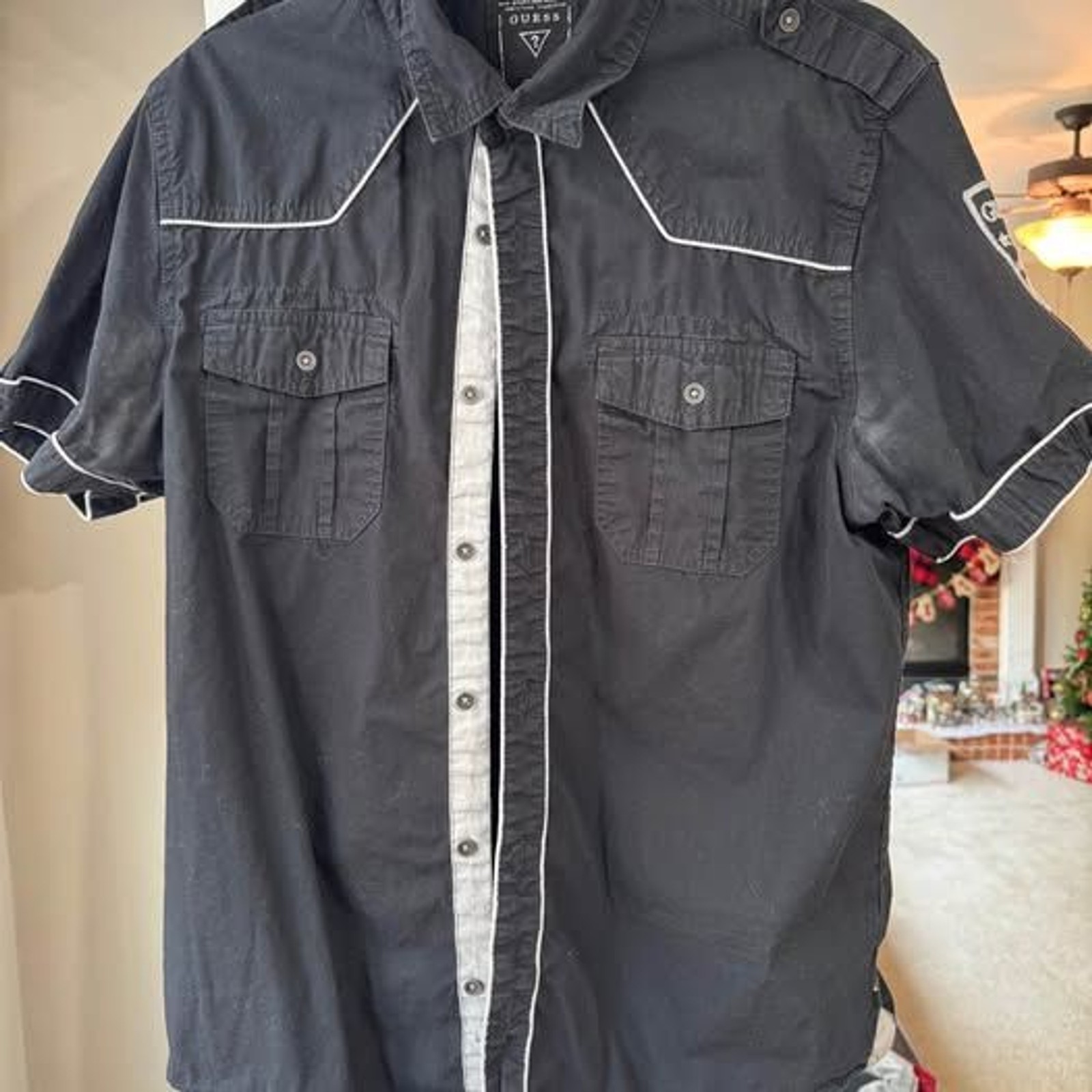 Men’s GUESS black short sleeve shirt Size large