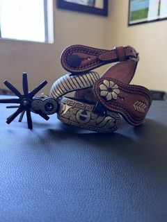 Western Spur Rowel Spurs Pair w/ Leather Straps Engraved Bands Brown Rowels