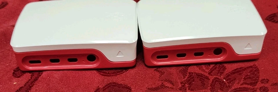 Raspberry Pi Red / White Official Case for Raspberry Pi 4 Model B 2pcs - Image 3 of 4